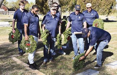Volunteers honor veterans with wreaths