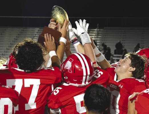 The Lions celebrate with the bi-district trophy after last week’s 46-0 victory over Era. Albany will travel to Graham today for the area contest. Donn ie Lucas / Albany News