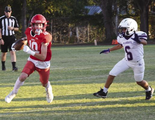 Slayton Parsons (l) gets around a Plowboy defender to score on a 22-yard run last Thursday night, helping the eighth graders blank Rosoe 40-0. In the game before, the seventh grade Cubs avenge the Oct. 24 loss to Comanche. Donn ie Lucas / Albany News