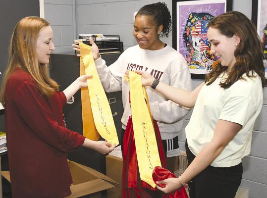 Roberson, Russell named top students