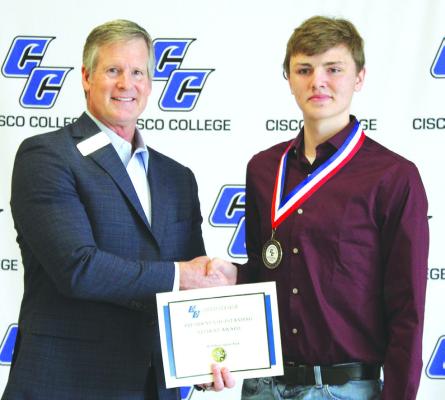 Sanchez earns Cisco College award