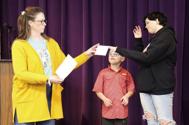 Thompson earns DAR award