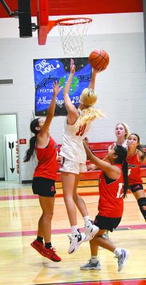 Ashlyn Holson goes up for the two-pointer during a season warm-up scrimmage on Tuesday against Roby. The regular basketball schedule for the girls will get underway this Saturday, Nov. 11 at Eastland. Both JV and varsity girls teams will play, starting with the JV at 2:00 p.m. Donn ie Lucas / Albany News