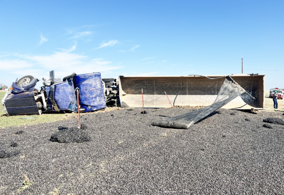 Highway 180 wreck results in minor injuries