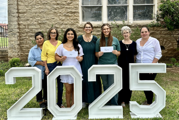 Closet Angels honors senior volunteers with scholarships